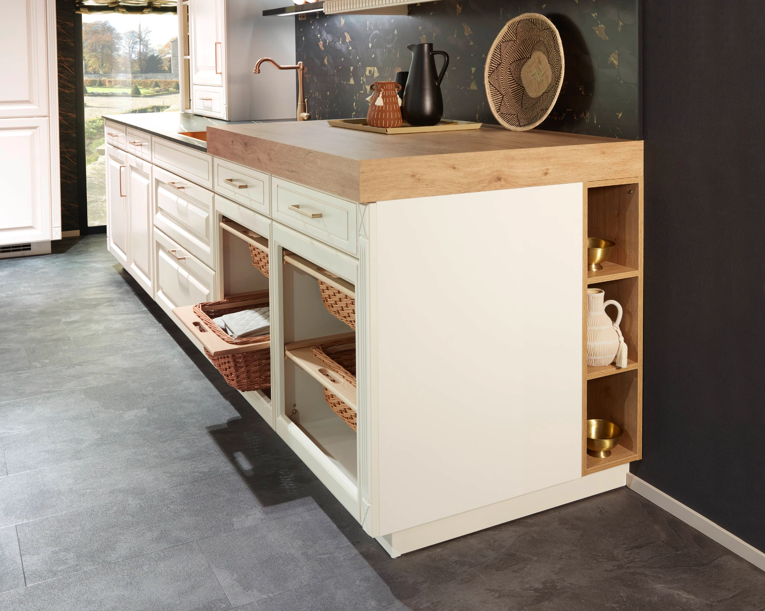 Tradition model 224 kitchen detail